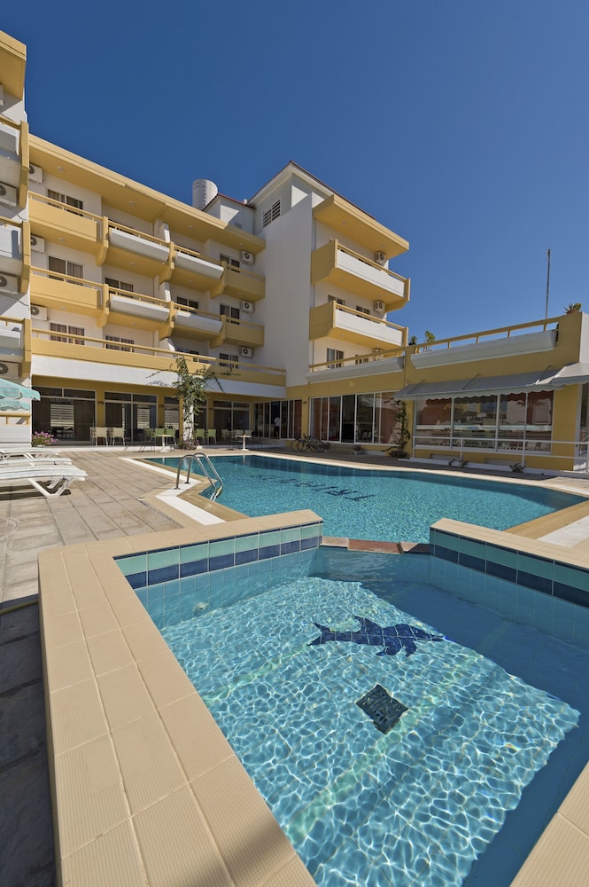Trianta Hotel Apartments 31/33