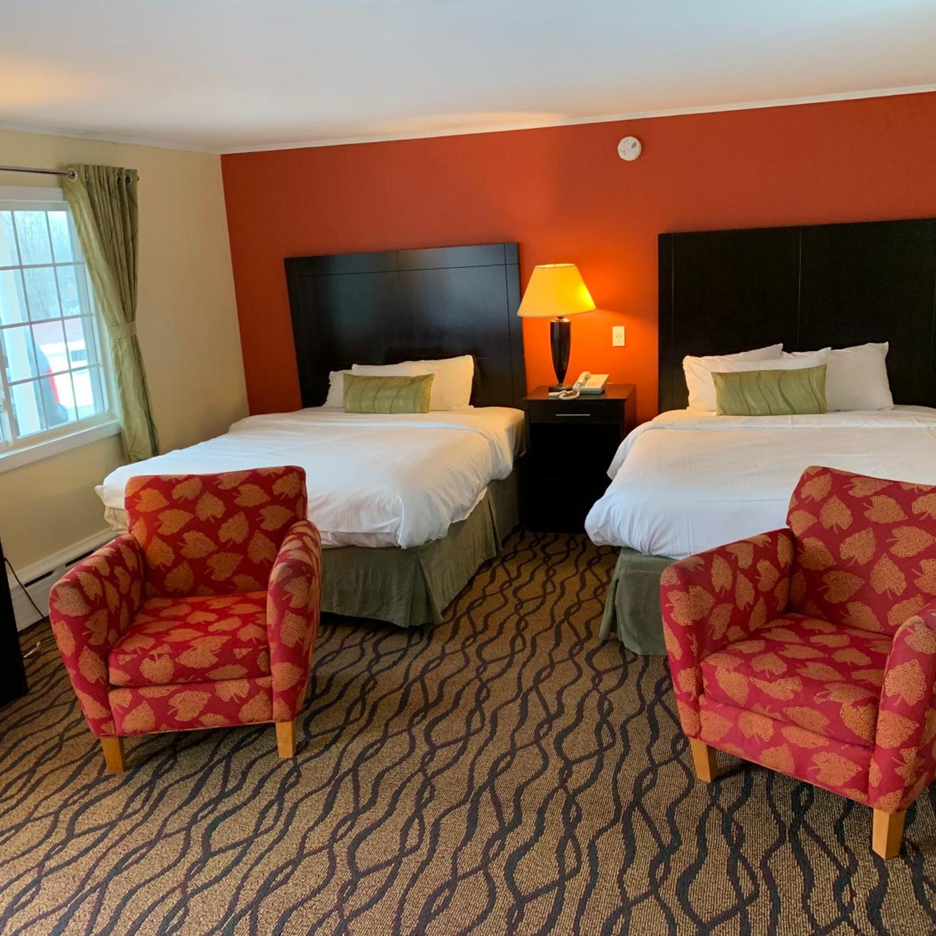 Deluxe, Queen Bed, Four Winds Country Motel 3/10