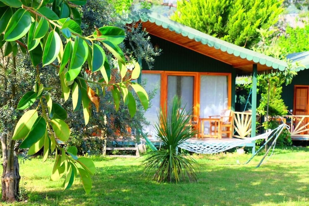 Etenna Bungalow 2/84
