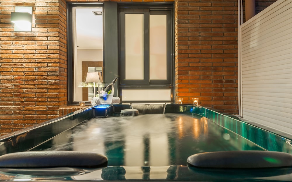 Aparthotel Mariano Cubi Barcelona in BARCELONA