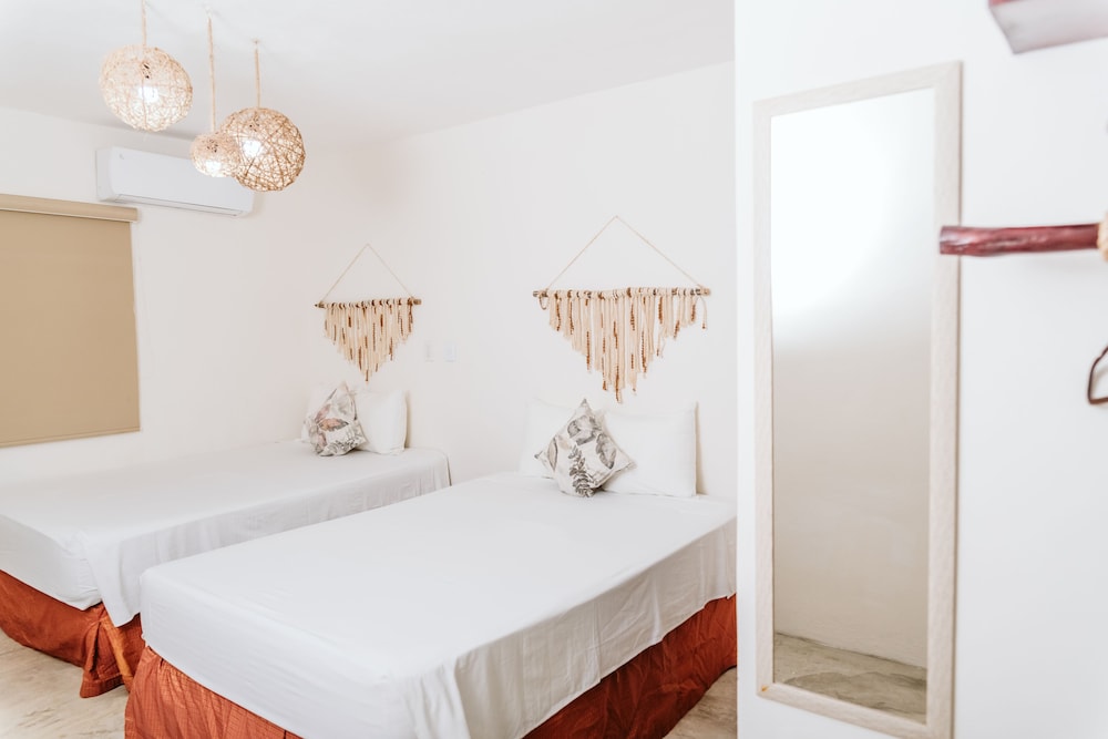 Ahava Hotel (ex Maria Candelaria Hotel) 16/43