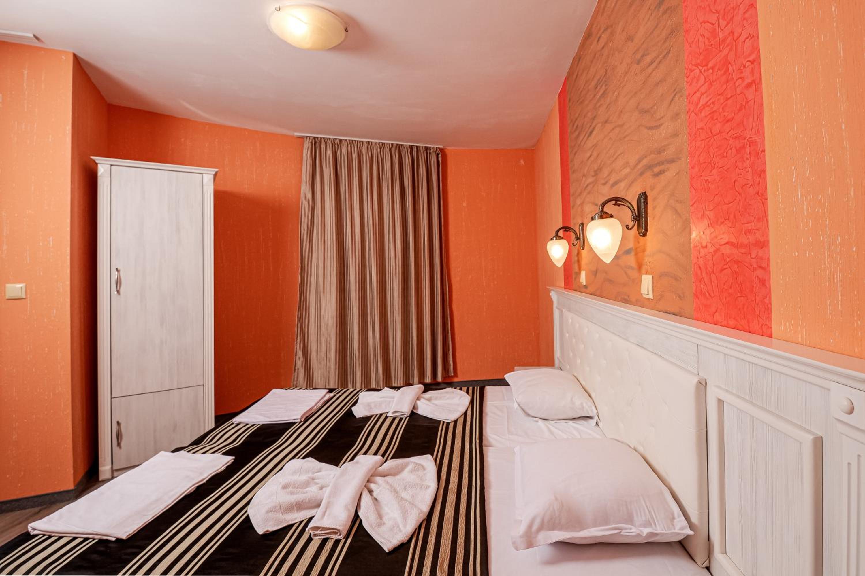 Hotel Paros 12/50