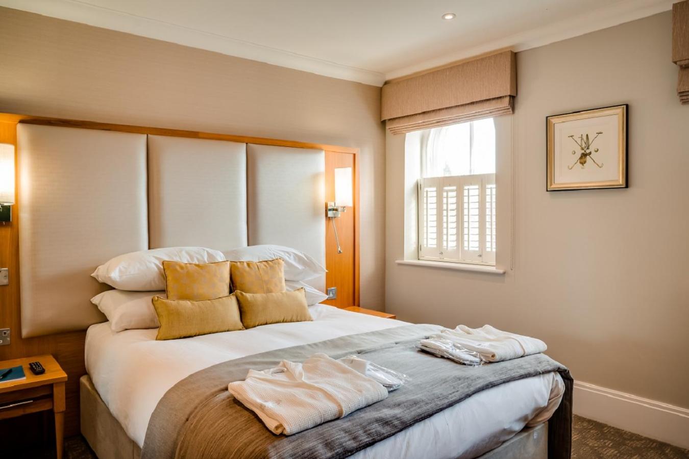 Courtyard, Suite