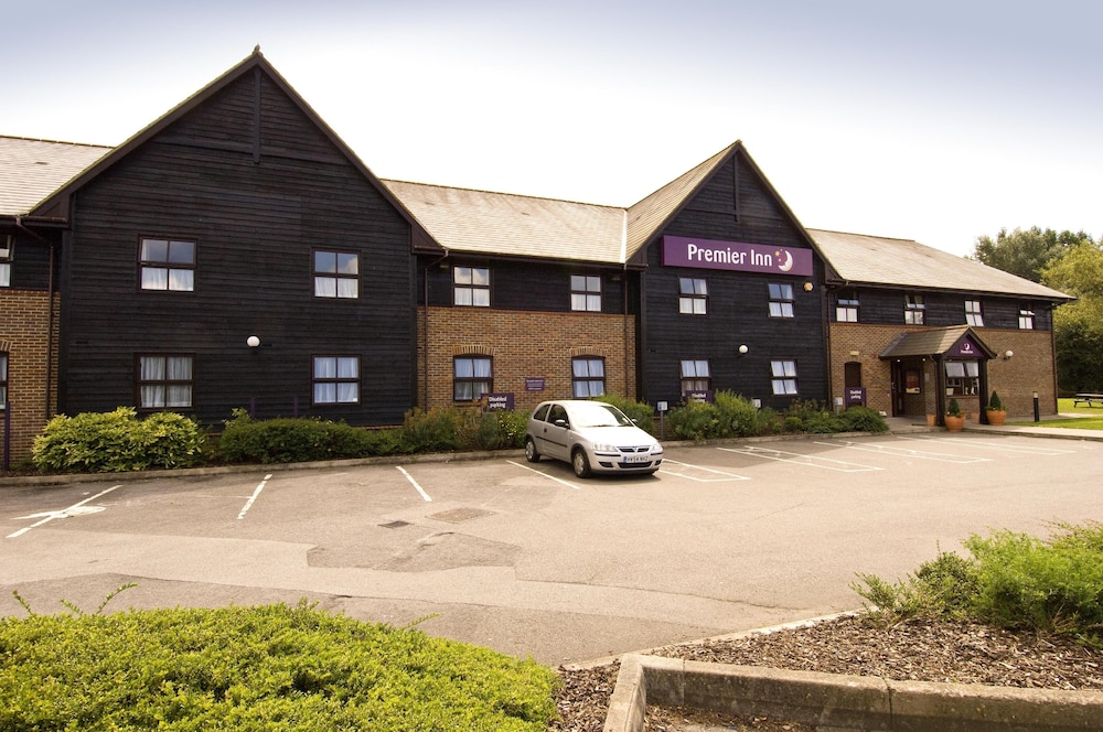 Premier Inn Farnborough West (Southwood) 32/38