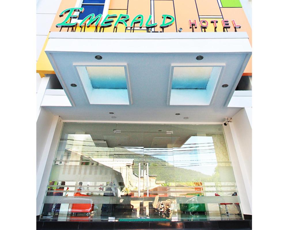 Emerald Hotel 6/42