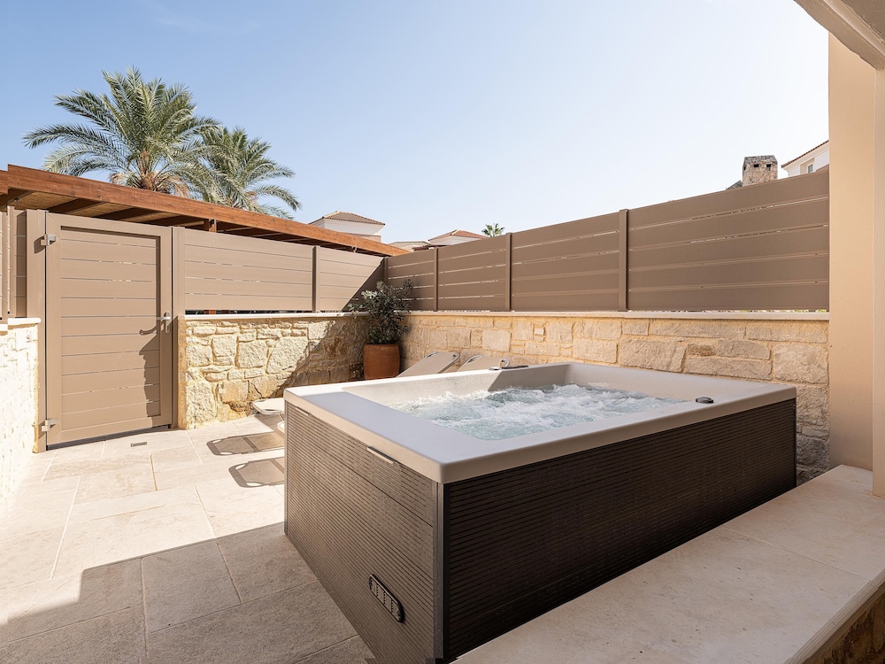 Atlantica Caldera Beach Hotel 33/65