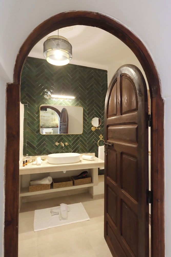 Riad Laora 13/80