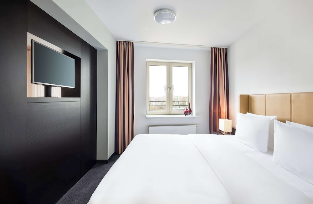 Lindner Hotel Frankfurt Main Plaza, Part of Jdv by Hyatt 7/67