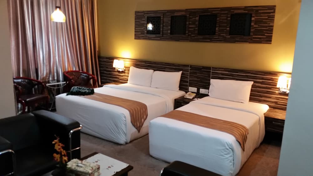Hig Hotel 25/73