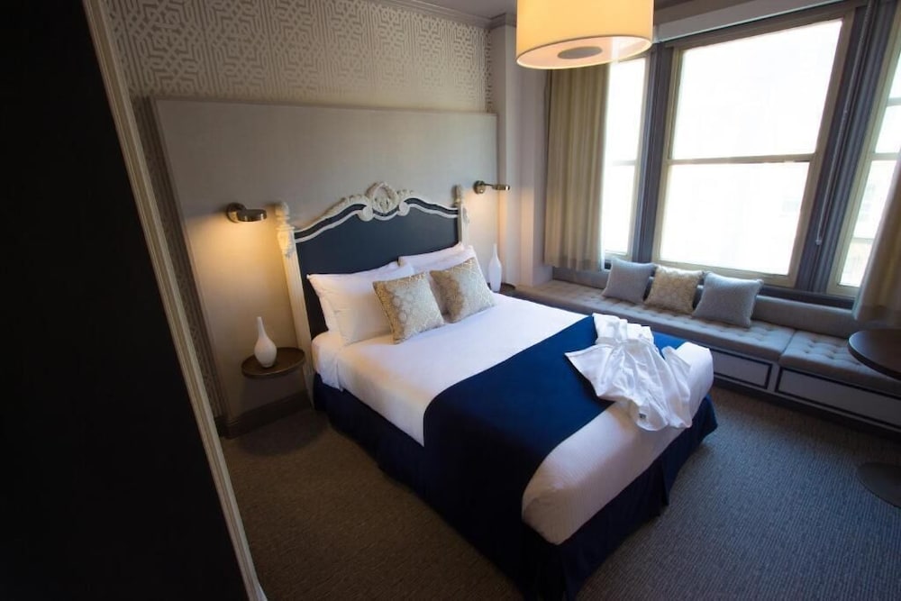 Warwick San Francisco Hotel 10/49