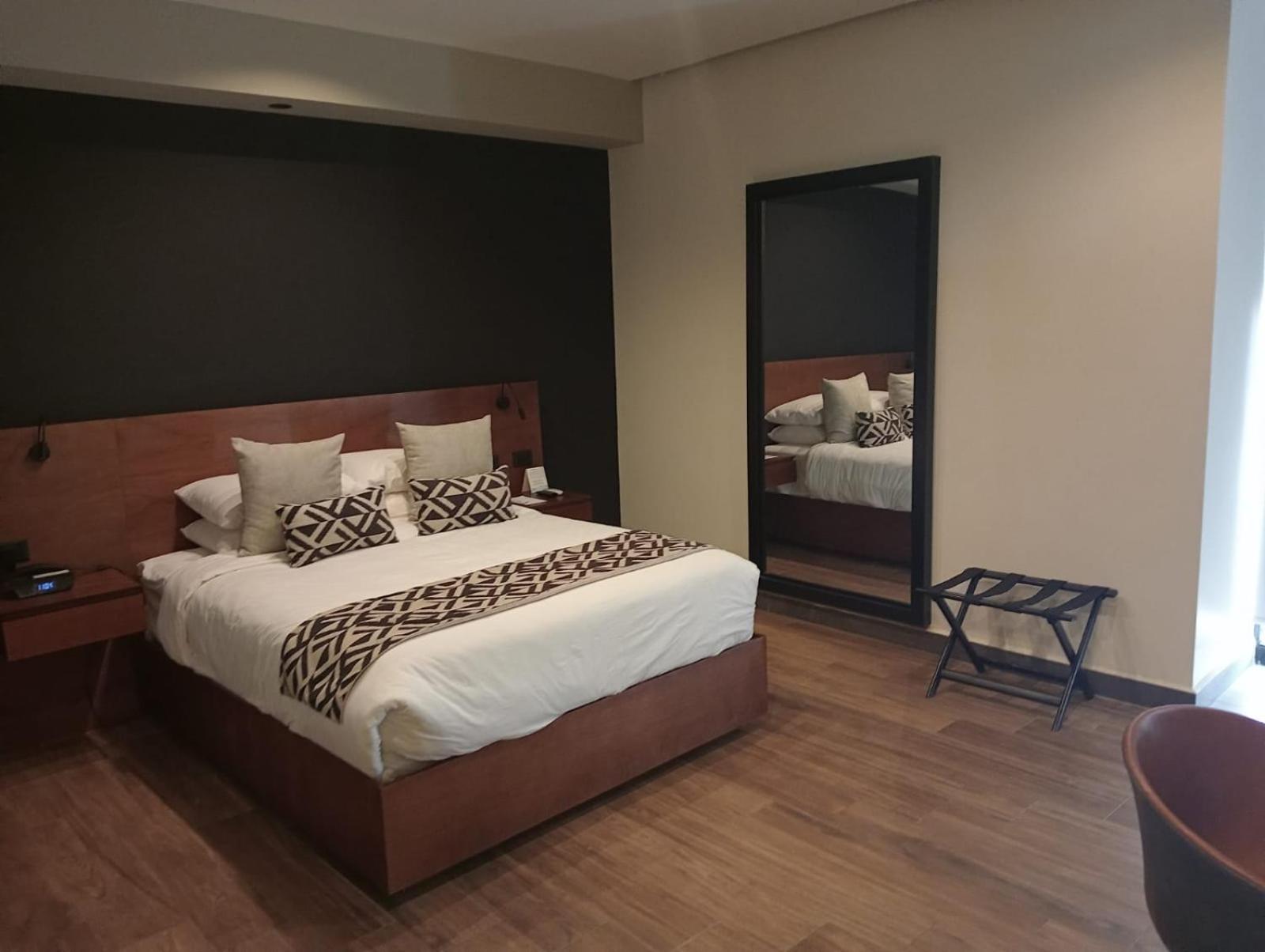Concept, Queen Bed