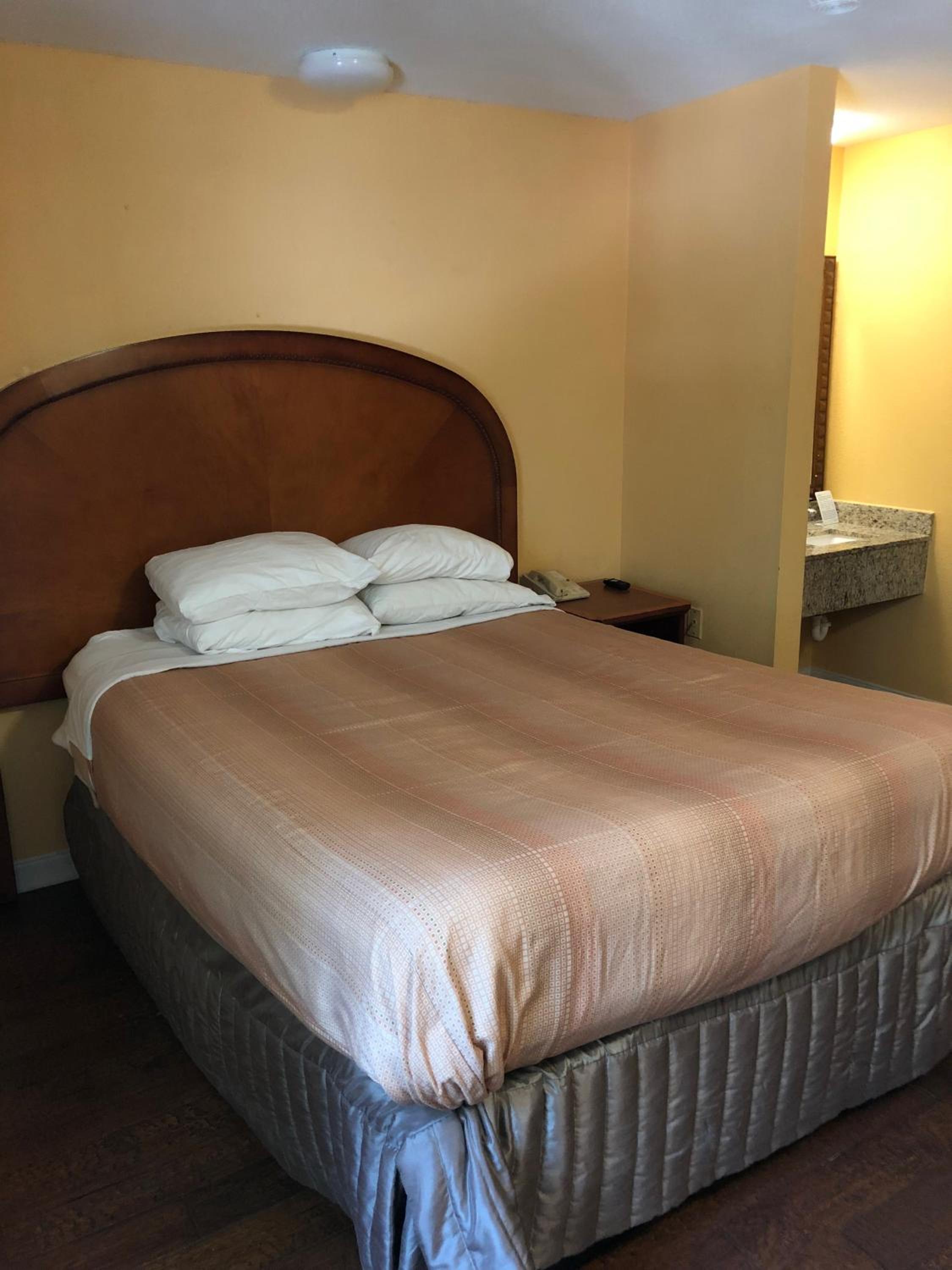 Americas Best Value Inn Addison Dallas 20/30