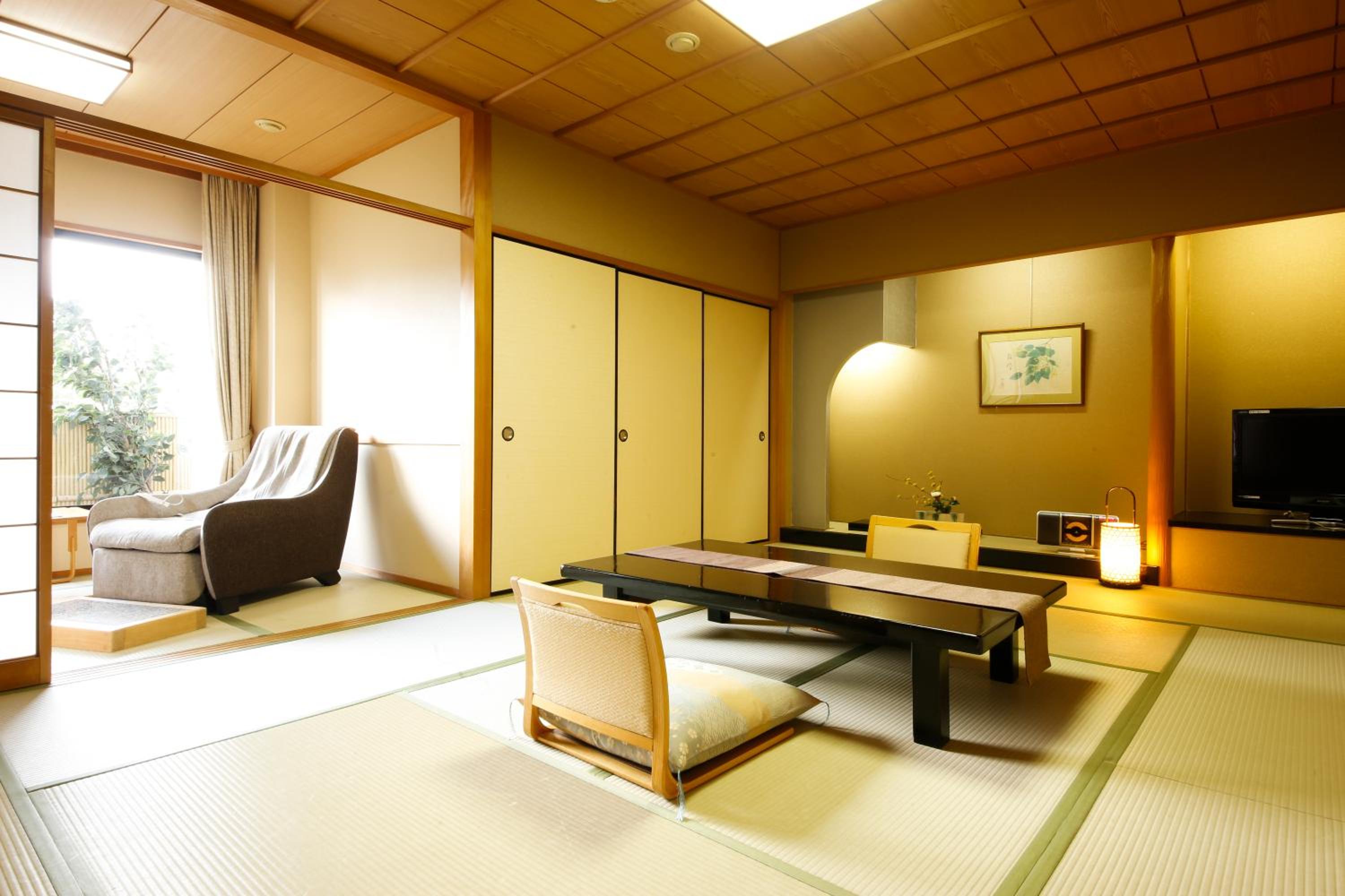 Japanese, Standard, 6 Futon Beds, Outdoor Bath