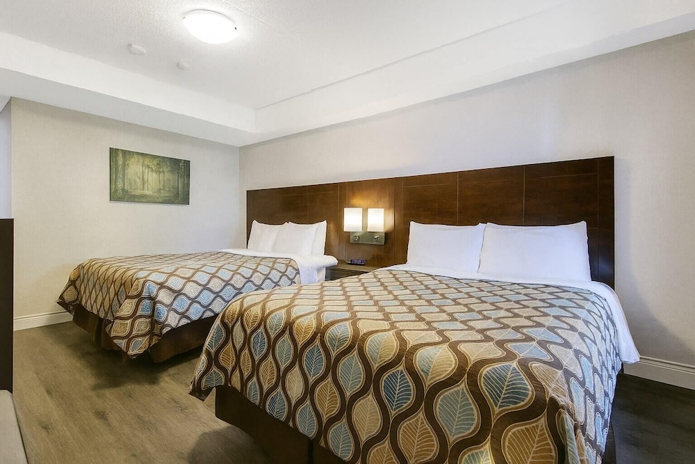 Deluxe Inn 30/70