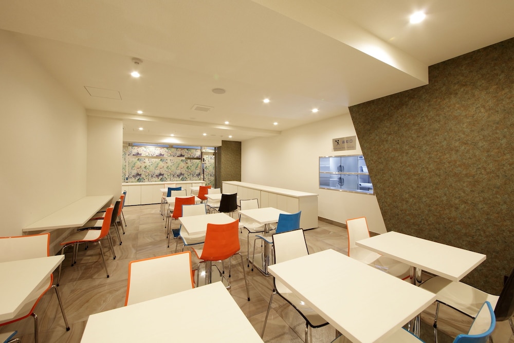 Sarasa Hotel Shinsaibashi 58/64