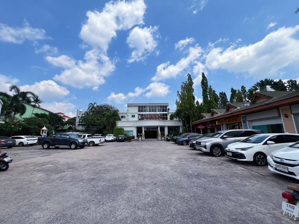 Wind Mill Resort 64/72