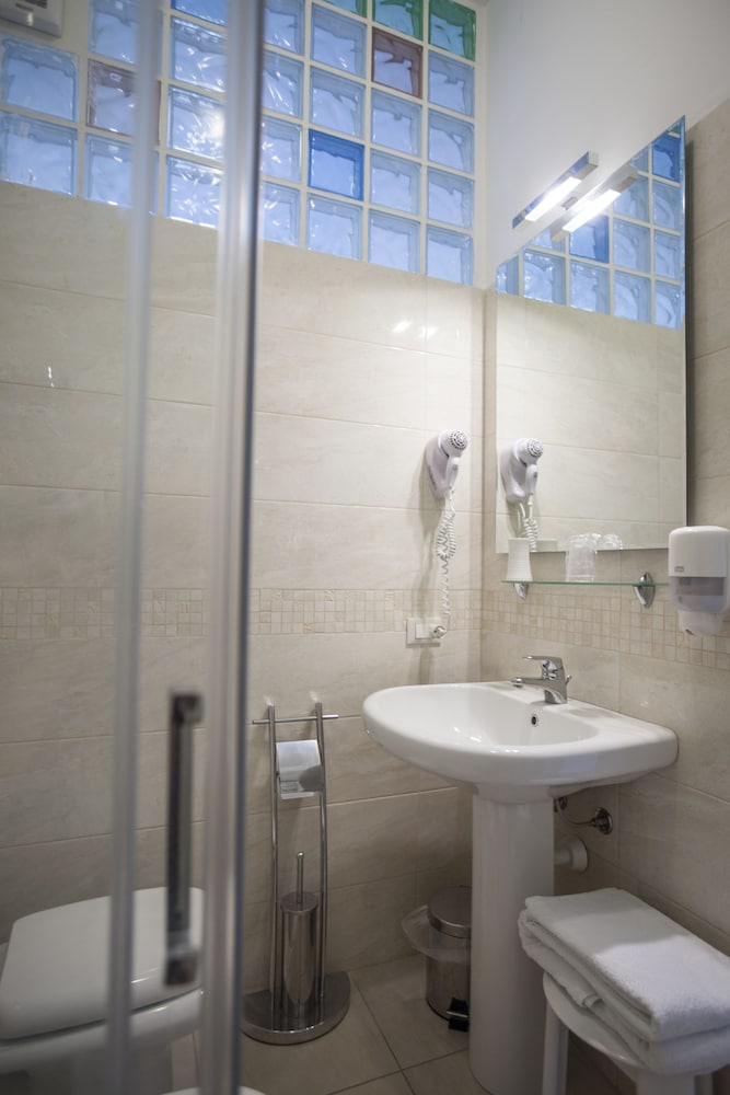 غرفة بسريرين منفصلين بغرفة نوم واحدة، Albergo Amalfi Milano 10/10