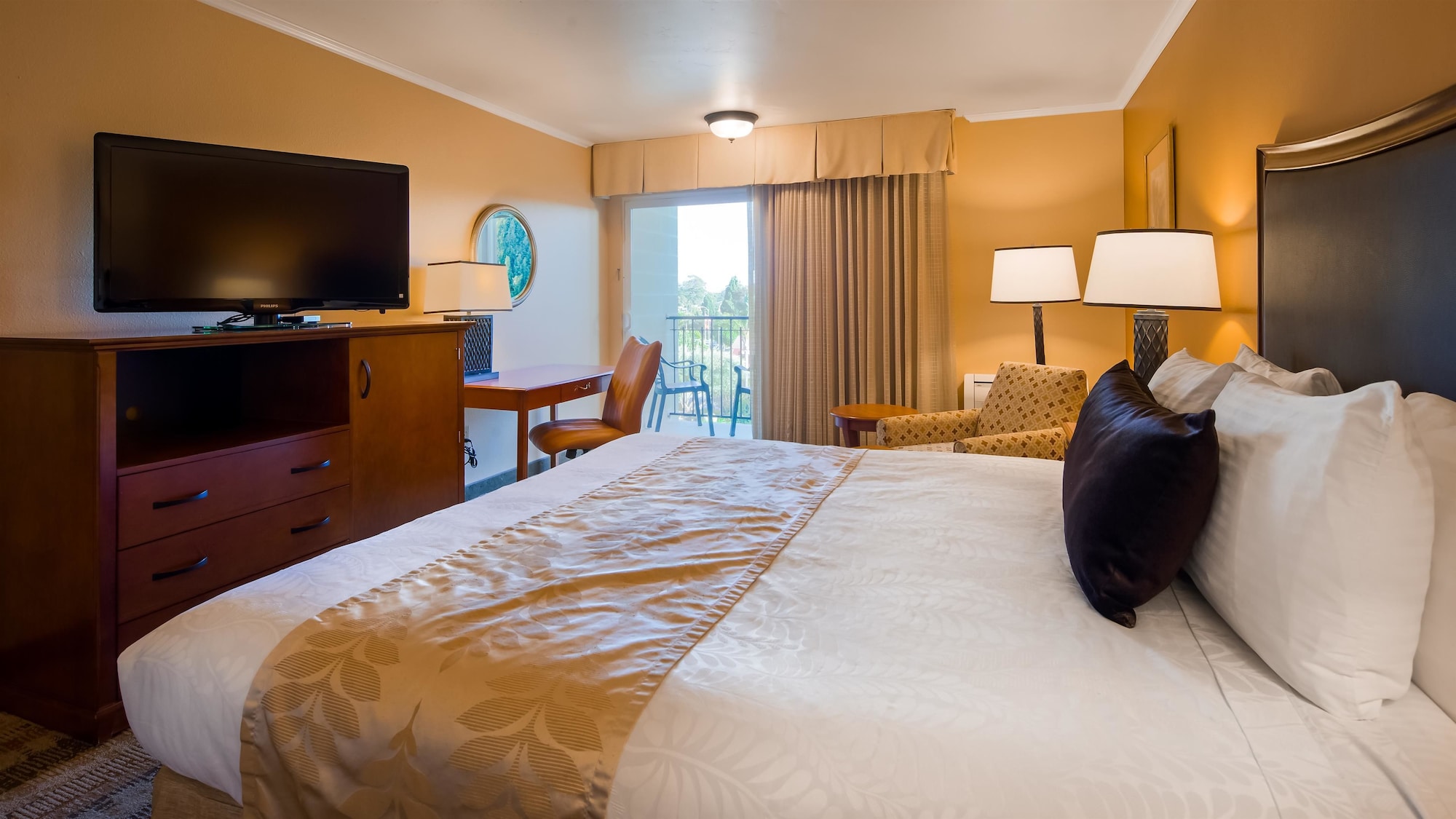 غرفة قياسية بسرير كينج بإطلالة لذوي الإعاقة، Best Western Plus Royal Oak Hotel 5/7