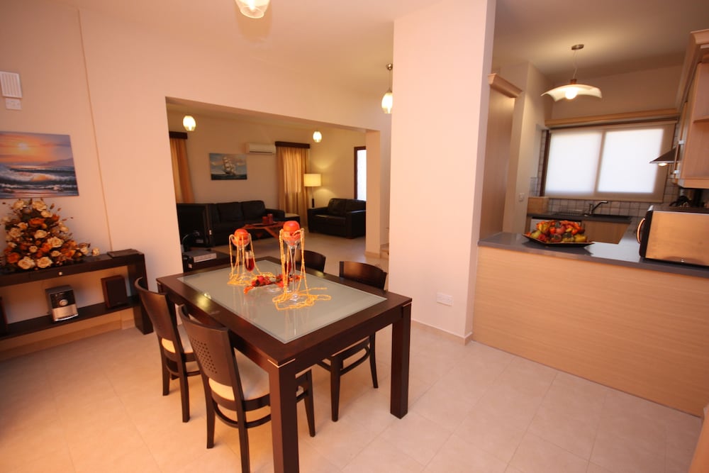 Vineland Holiday Villas 30/48