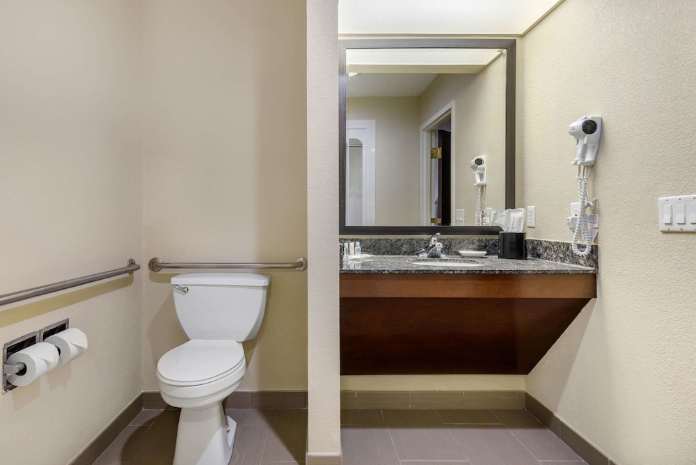 Comfort Suites Lafayette University Area 54/56