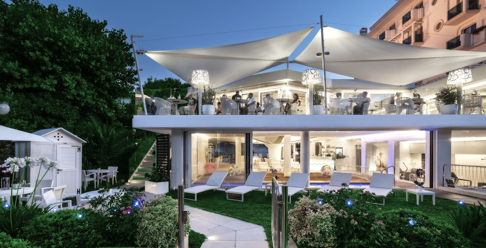 Atlantic Hotel Riccione 7/75