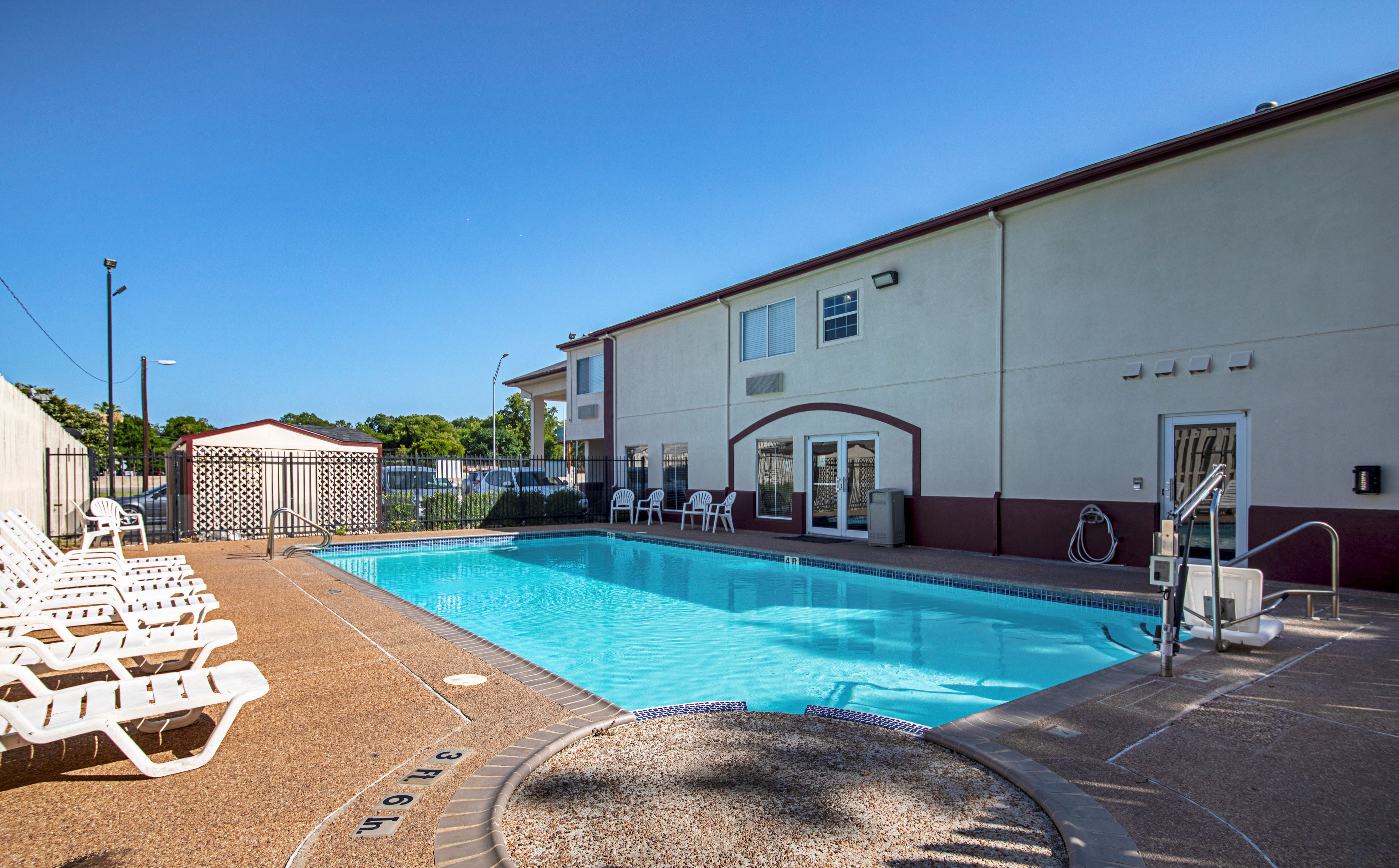 Red Roof Inn San Marcos 40/42