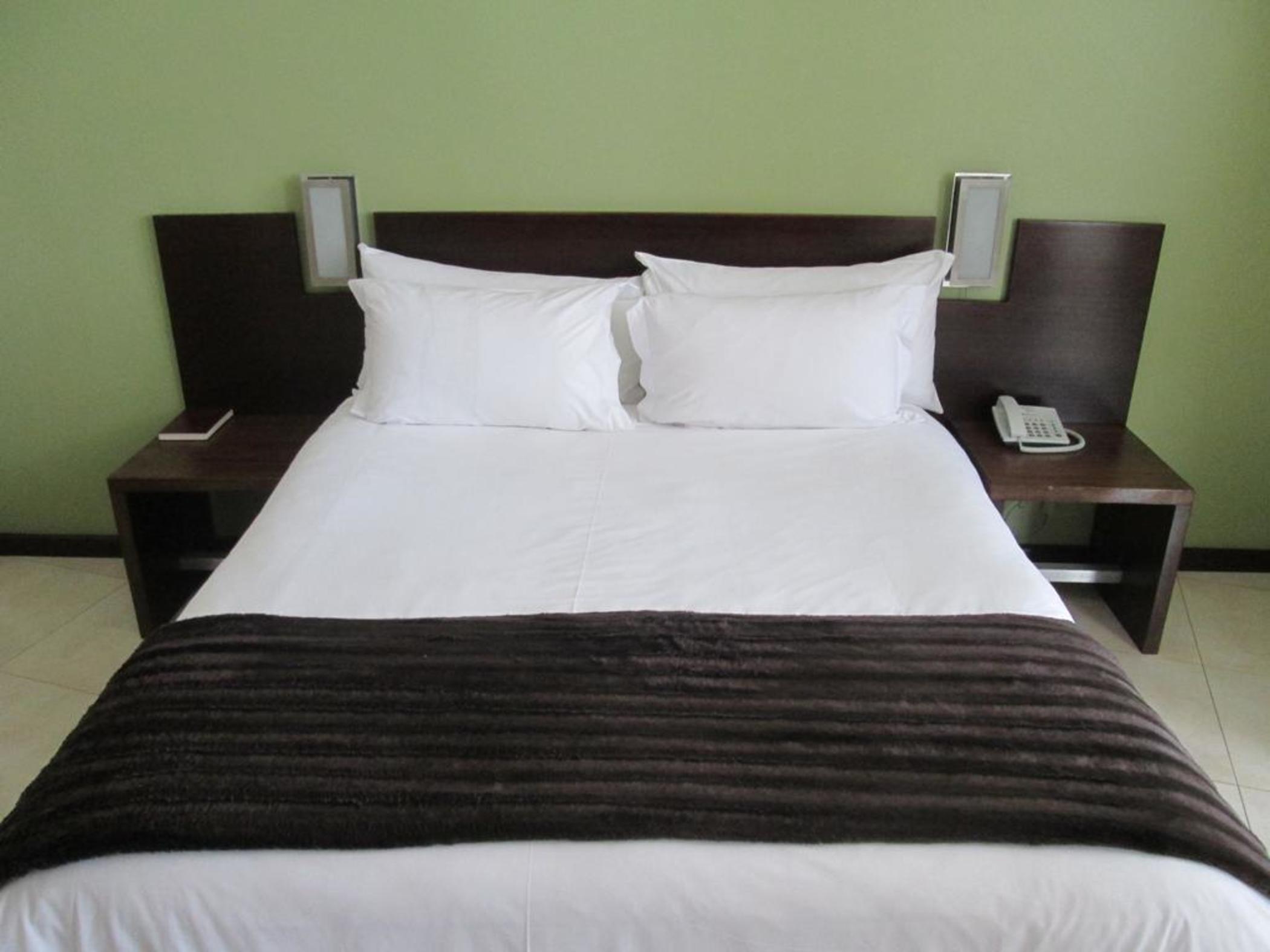 Deluxe, Lodge