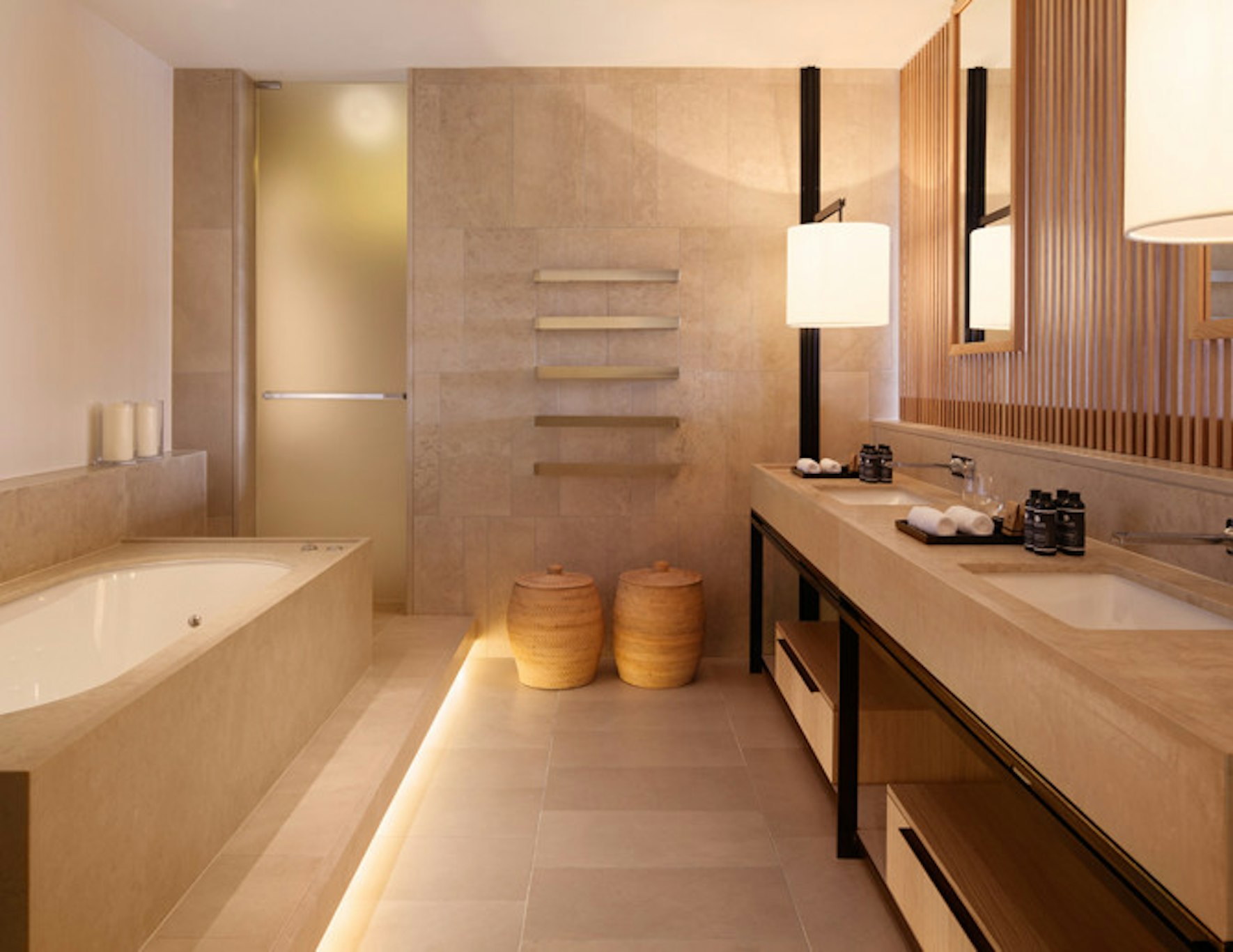 Hotel Realm 53/54