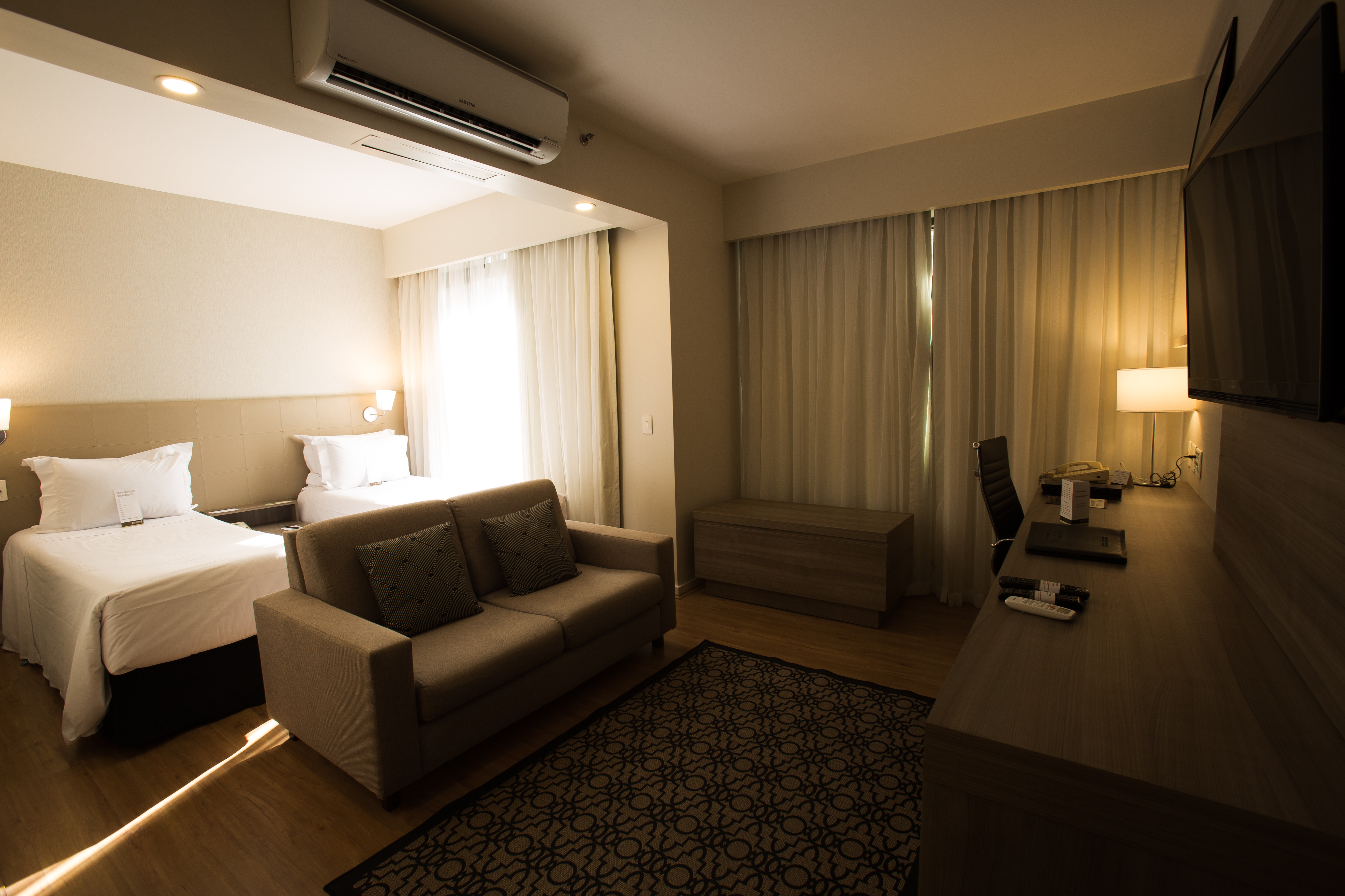 2 Bedrooms, Suite