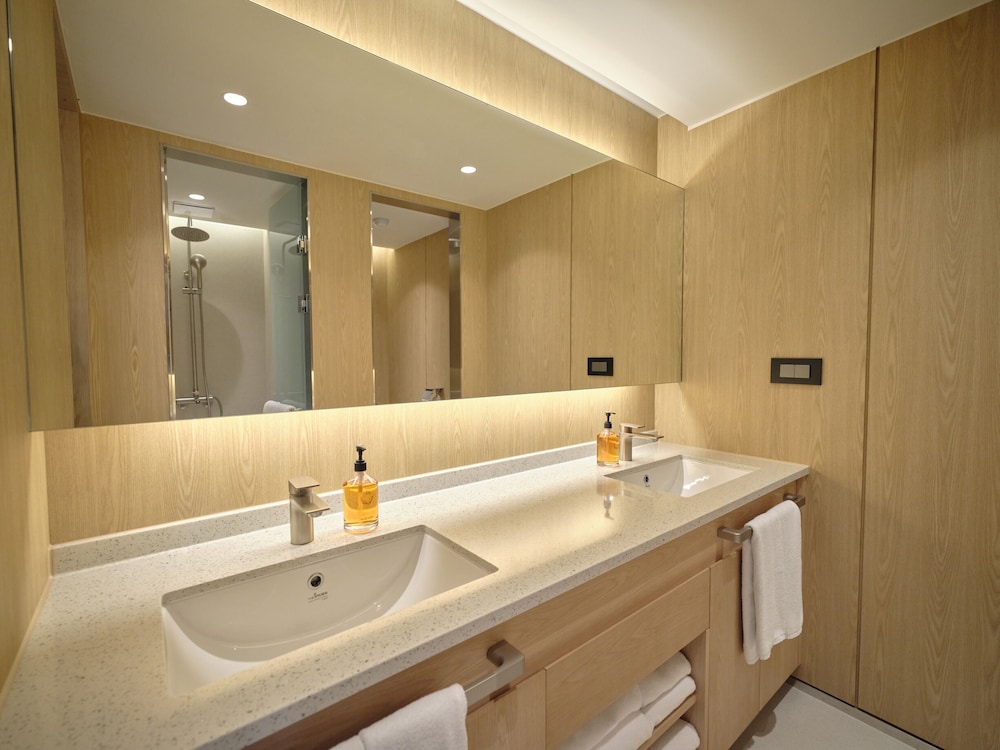 UH Suite The Coex 49/50