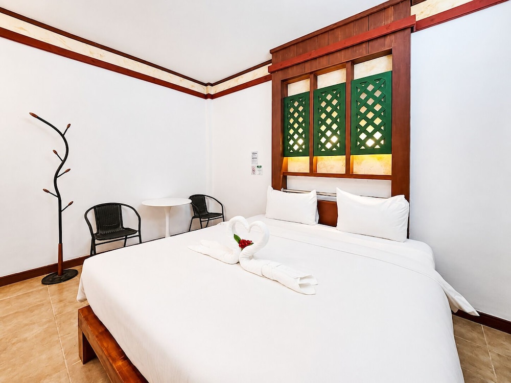 Palm Chalet Resort 25/50