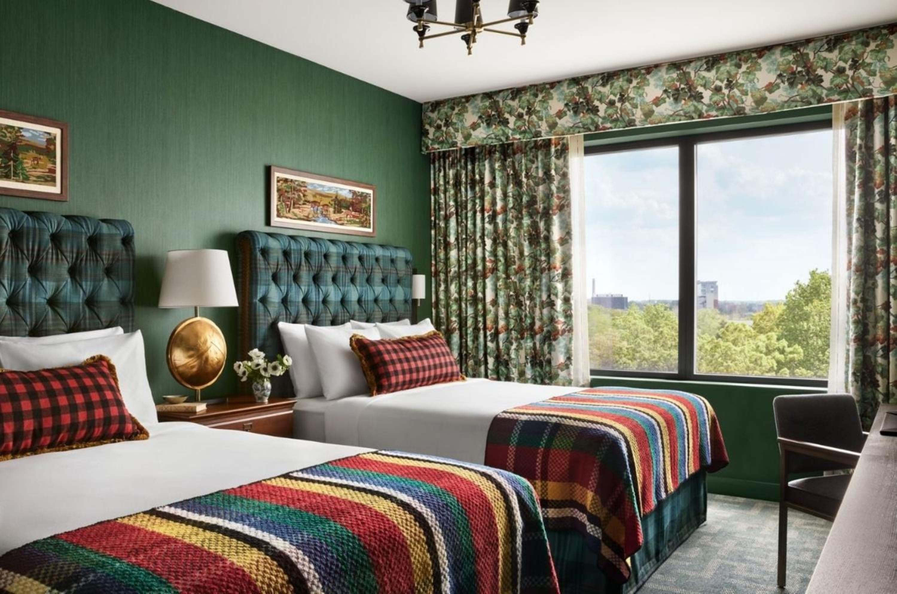 Graduate, Queen Bed, City View