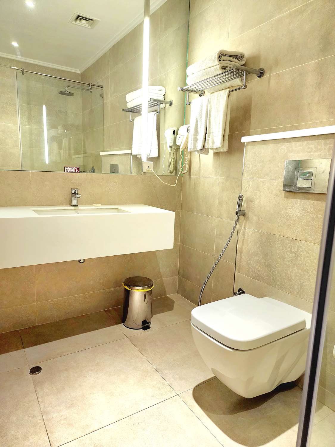 Best Western Premier Hotel Gulberg Lahore 46/51