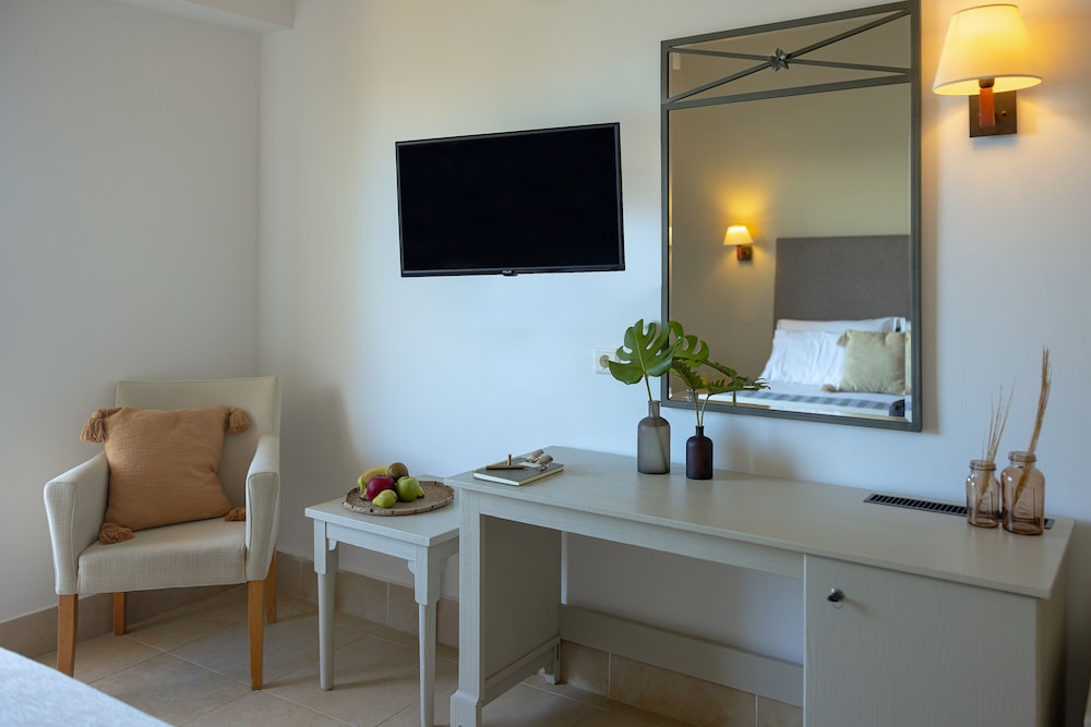 Giannoulis - Santa Marina Beach Hotel 48/77
