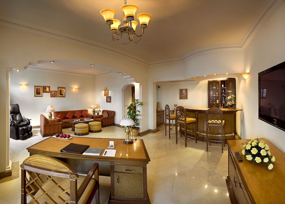 The Suryaa New Delhi 33/51