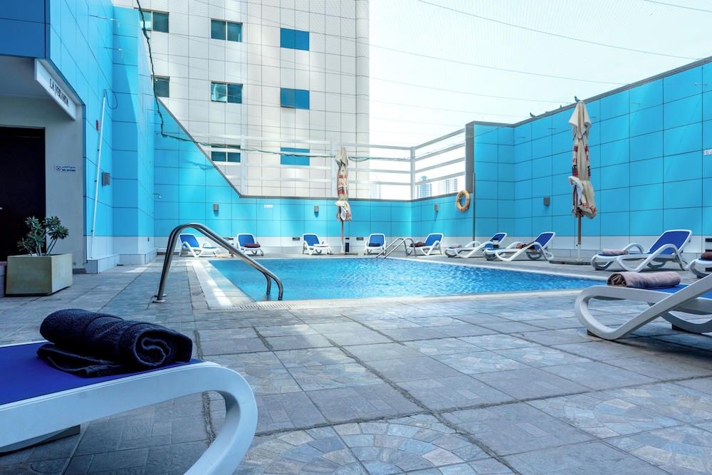 swimming pool spa
