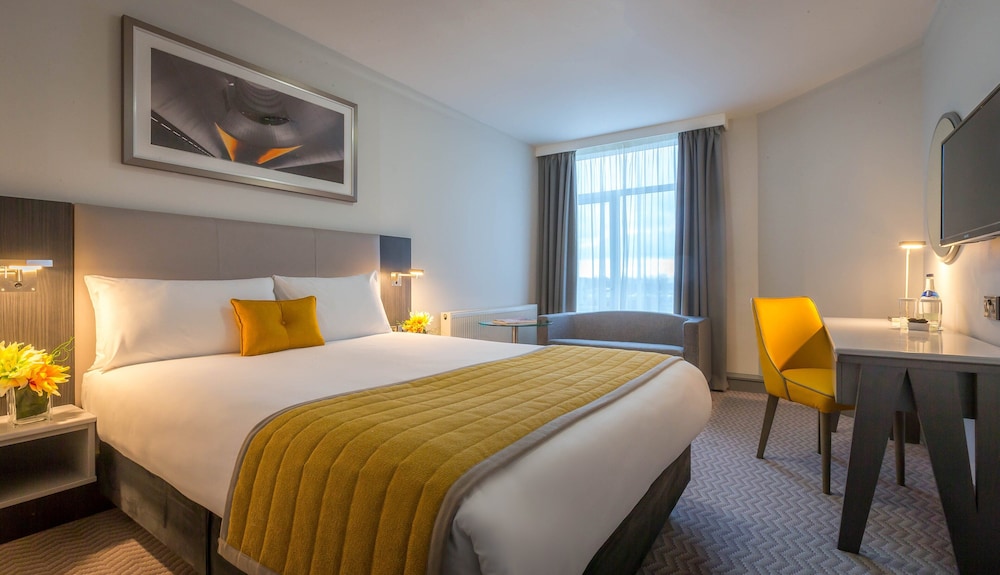 ROOM, KING BED