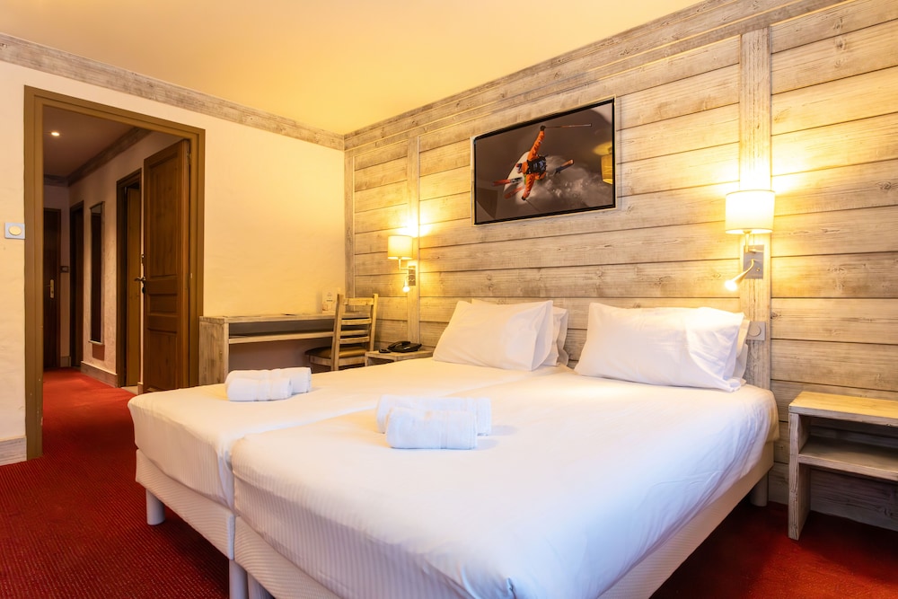 Aiguille Percee Hotel Restaurant 26/74