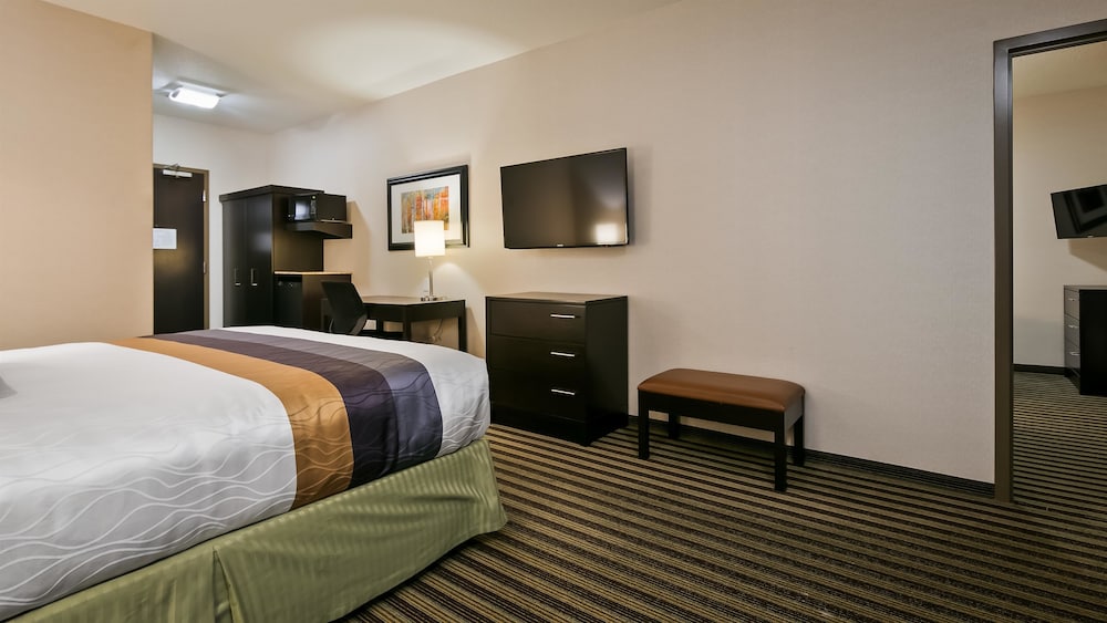 Best Western Plus Sherwood Park Inn and Suites 26/59