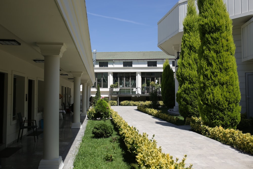 Northdoor Hotel 38/50