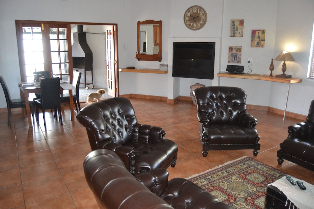 Dara Guest House 18/36