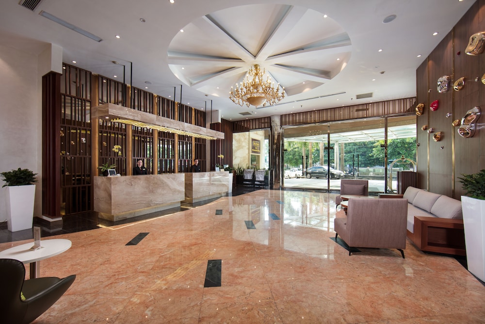 Lake Side Hotel 41/63