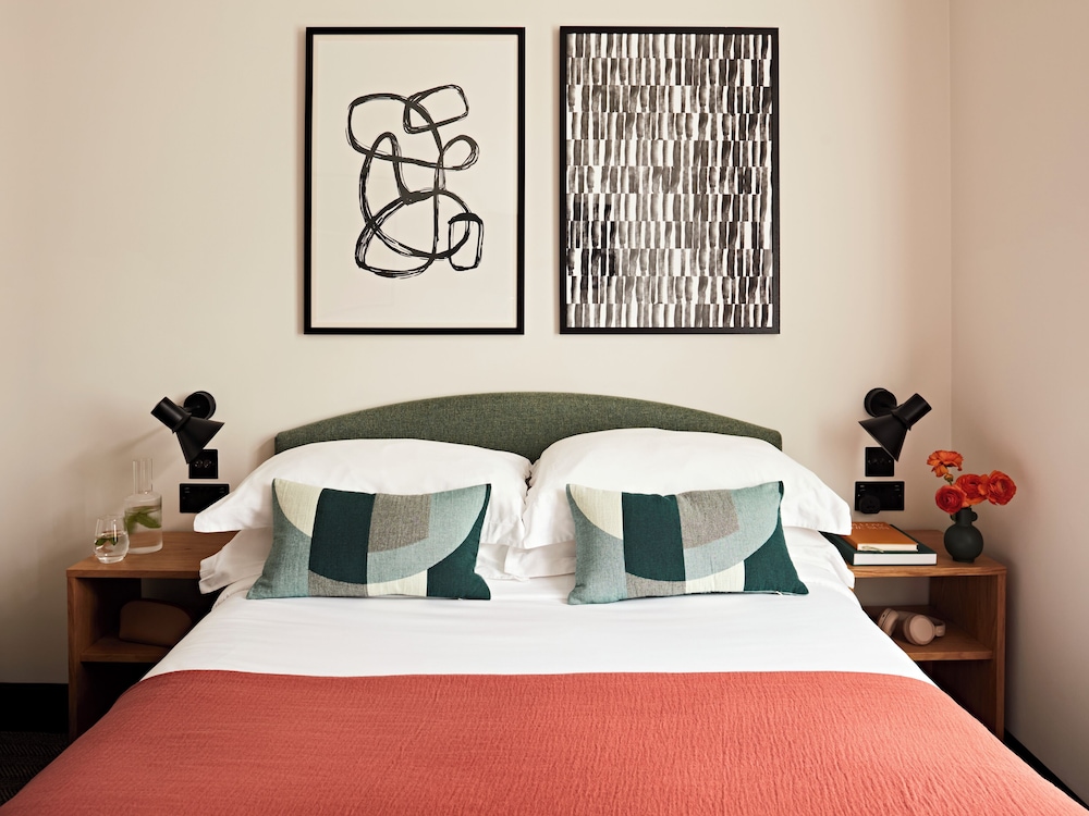 ROOM, SMALL