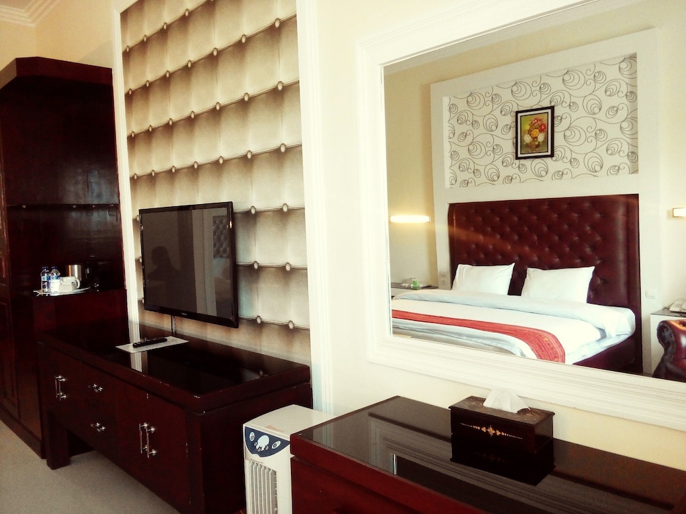 Grand City Batu Hotel 7/23