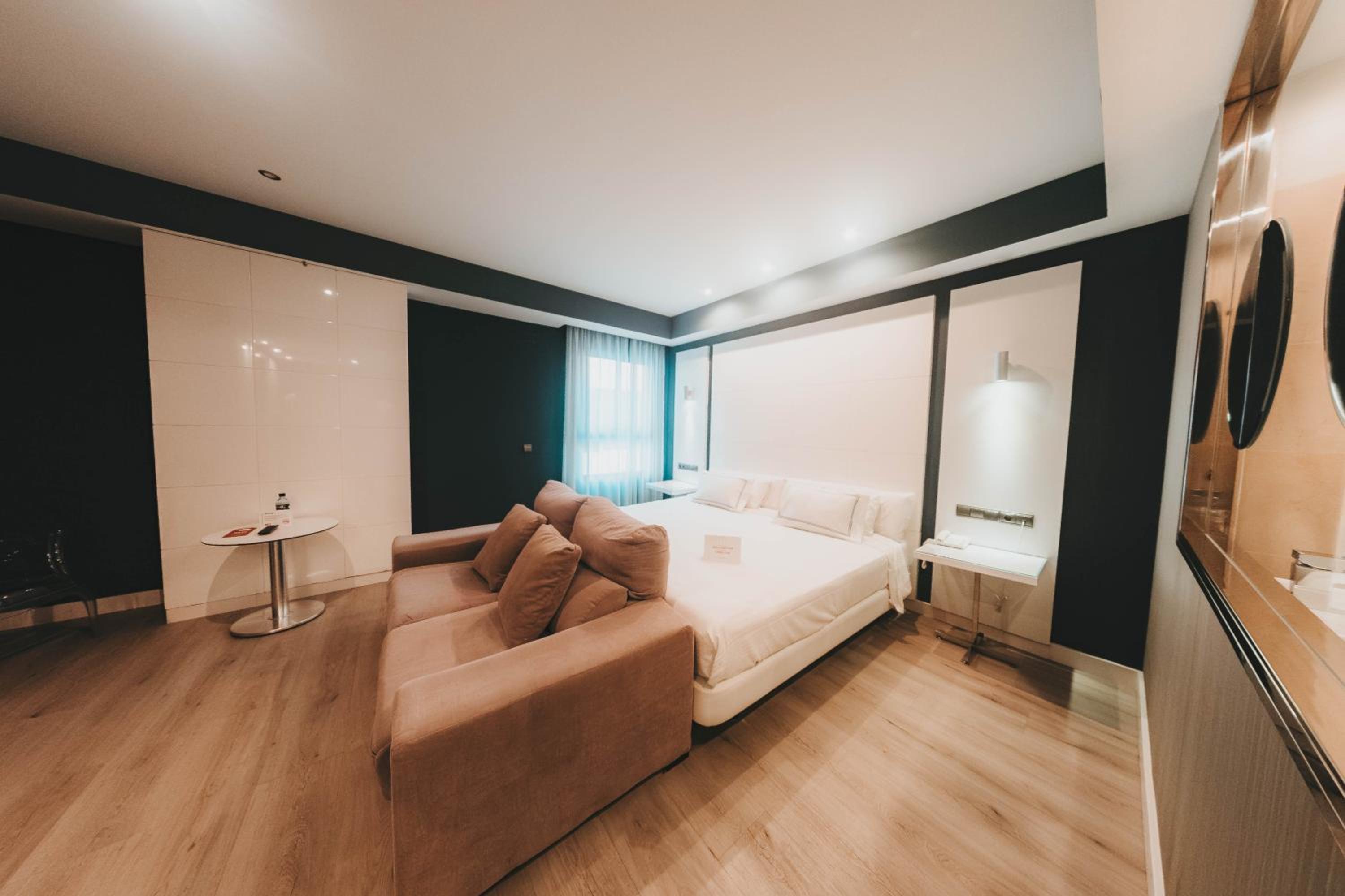 Suite, Queen Bed