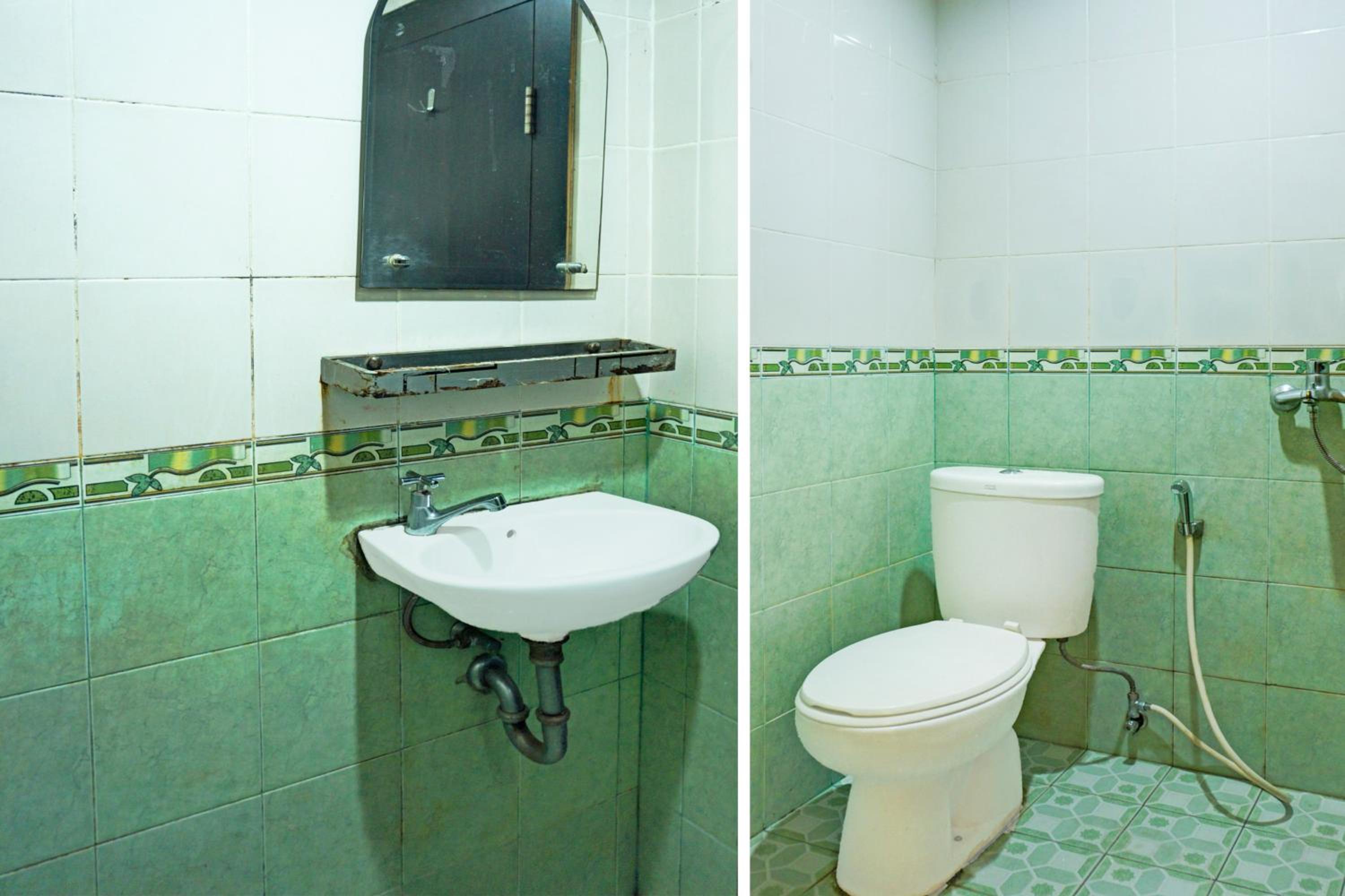 OYO 2255 Hotel Aifih 38/39