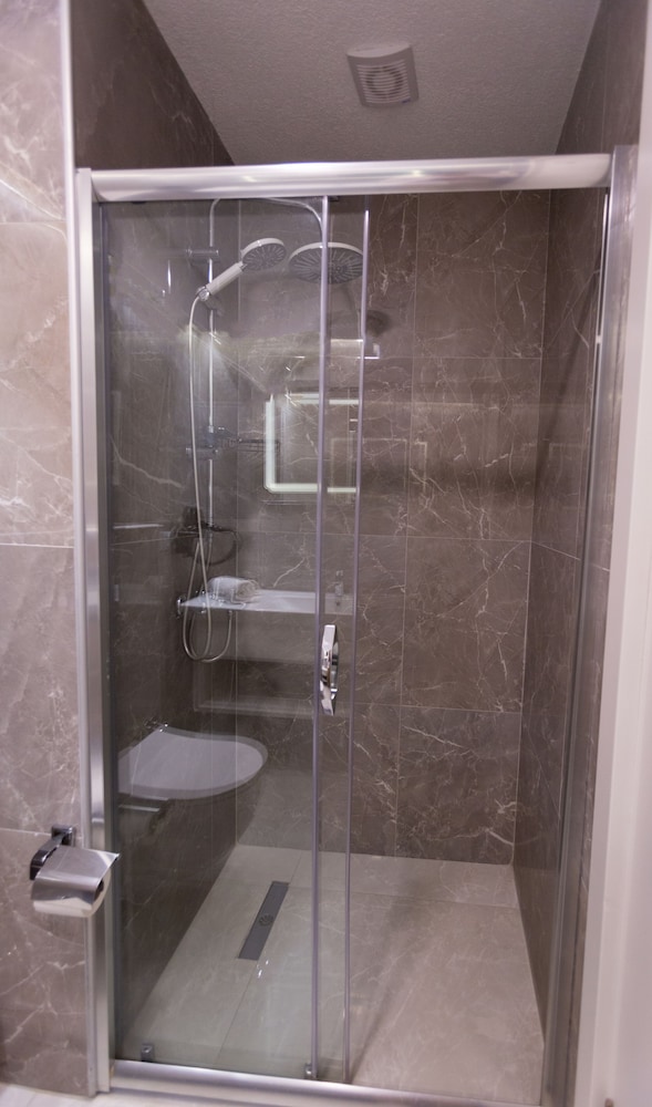 Alan Suites 49/50