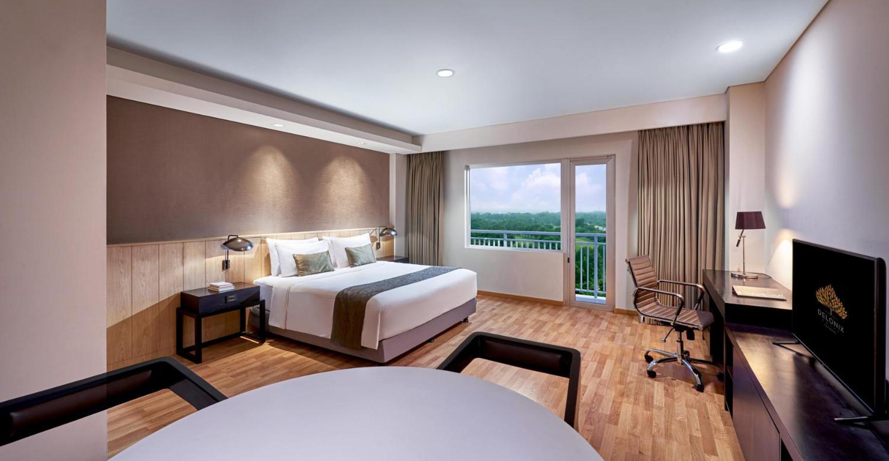 Studio, Double Bed, Golf Course View
