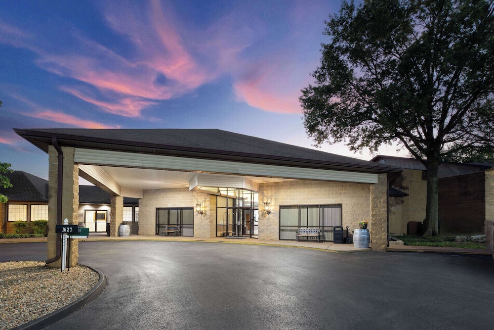 Baymont Inn and Suites by Wyndham Farmington, MO 3/62