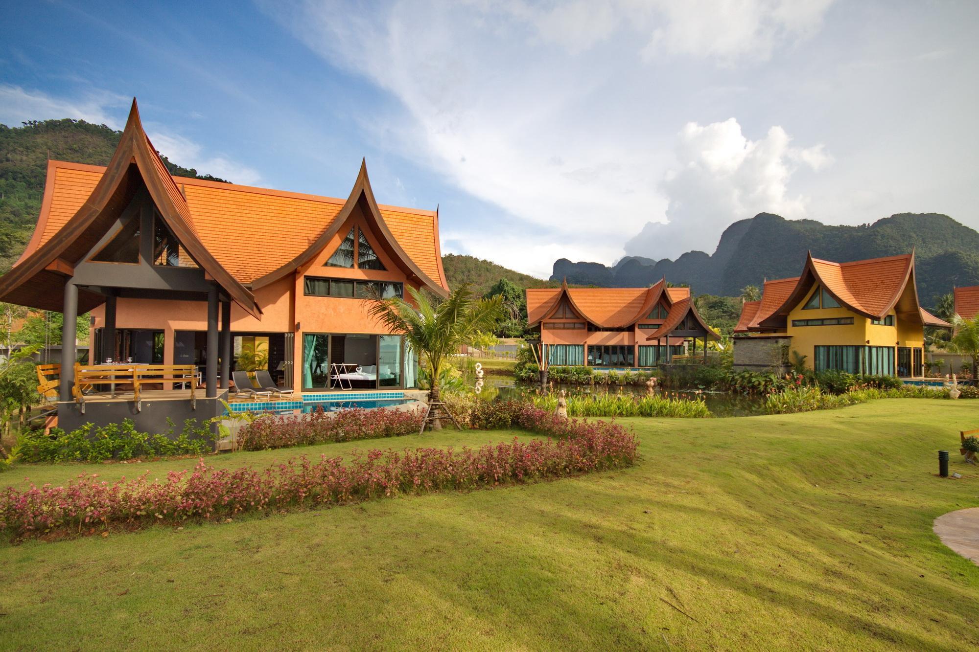 2 BEDROOMS, VILLA, KING AND TWIN BEDS, SOFA, PRIVATE POOL